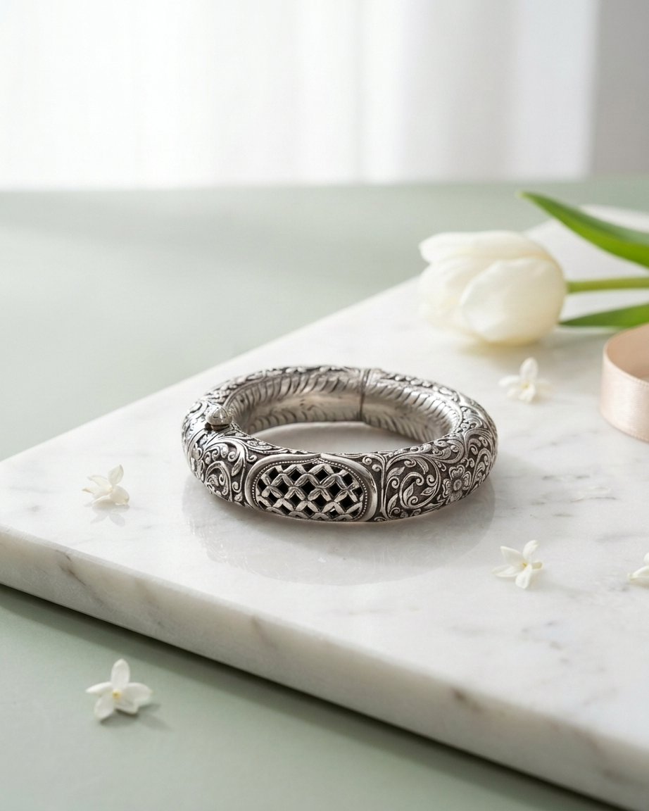 Bangle/Bracelet: Hollow Filigree