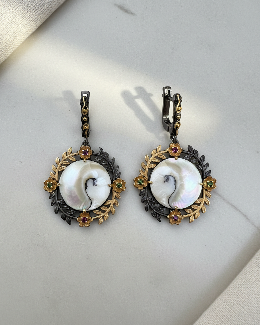 Earring: Pearl shell, Amethyst & Emerald