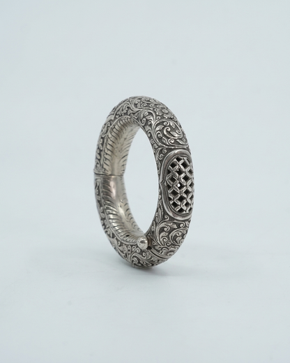 Bangle/Bracelet: Hollow Filigree
