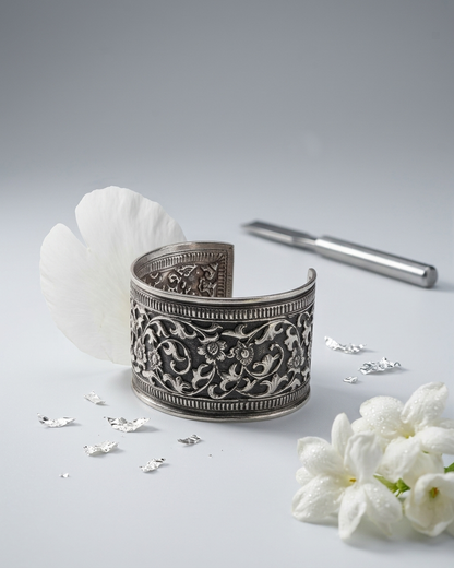 Bangle/Bracelet: Carved