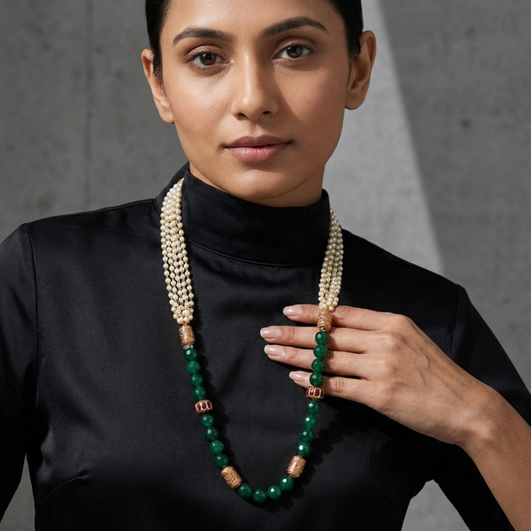 Neck Chain: Pearls, Ruby & Emerald