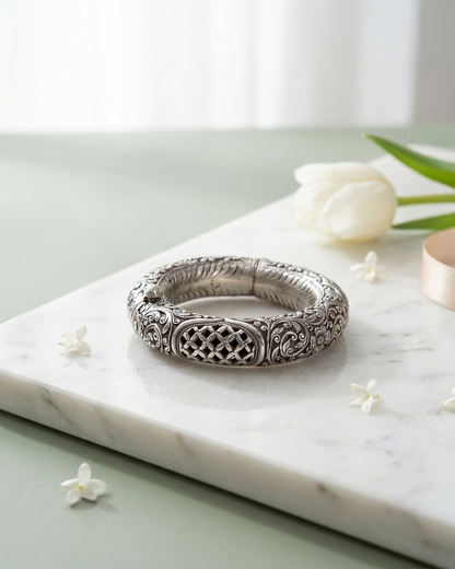 Bangle/Bracelet: Hollow Filigree