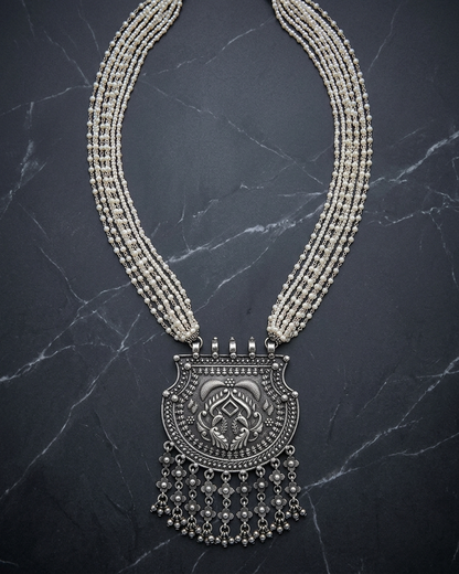 Neck Chain: Pearl Strings