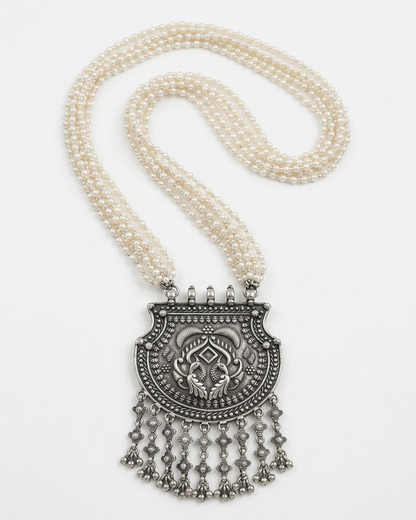 Neck Chain: Pearl Strings
