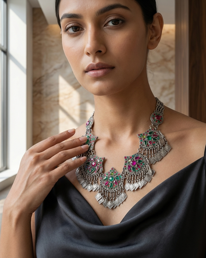 Neck Chain: Glass Stones