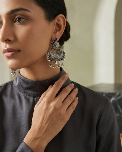 Earring: Uncut Polki Kundan, Black Onyx & Pearl