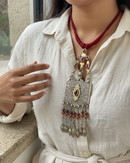 Neck Chain: Garnet & Coral