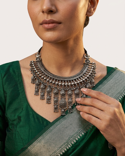 Neck Chain: Stiff Pear